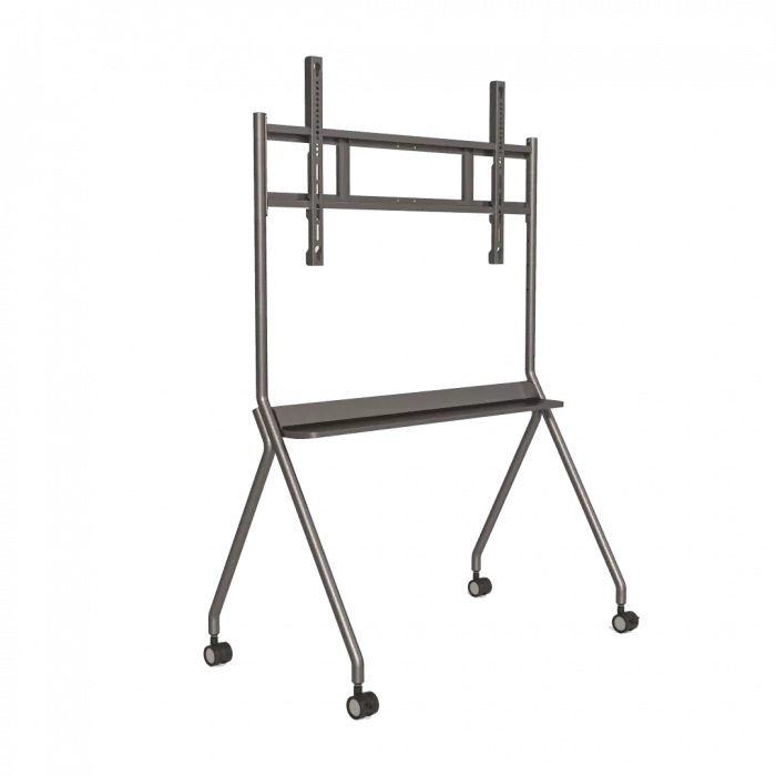Grijze verrijdbare monitorstandaard met robuust metalen frame, legplank en zwenkwielen voor professionele displays.